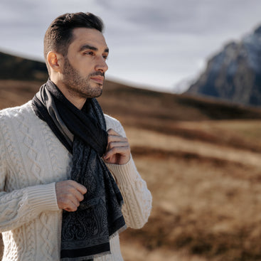 Palma Wool Stole in Antrachite - Dark Grey