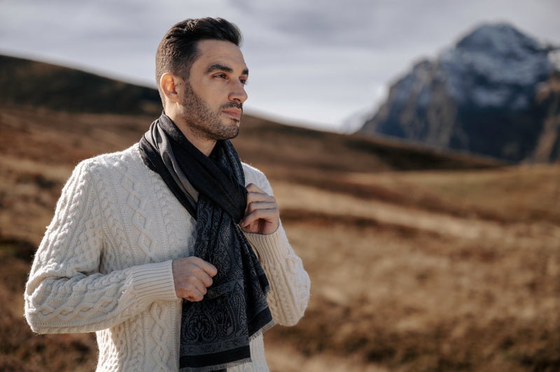 Palma Wool Stole in Antrachite - Dark Grey